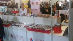 cr-stand-2-640x360
