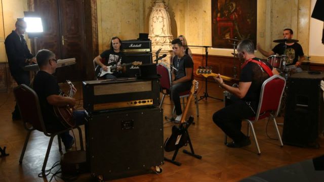 ‘Kriva si’ nova pjesma i spot benda Divlje u srcu