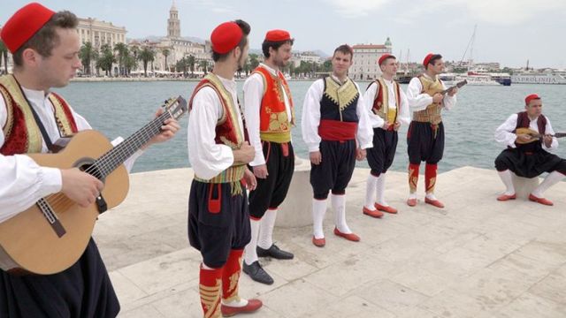 Klapa Kaše predstavila pjesmu ‘Tamo di brnistra cvate’