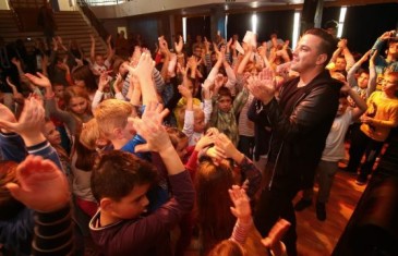 Koncert iznenađenja Ivana Zaka za djecu SOS Dječjeg sela Lekenik