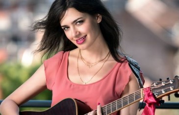 Mia Dimšić – Život nije siv