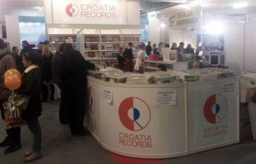 Sniženje na štandu Croatia Recordsa na Interliberu