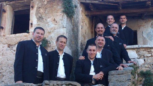 Klapa Kalelarga na Večerima dalmatinske pisme u Kaštel Kambelovcu