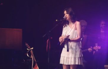 Mia Dimšić čvrsto stoji na vrhu top liste prodaje