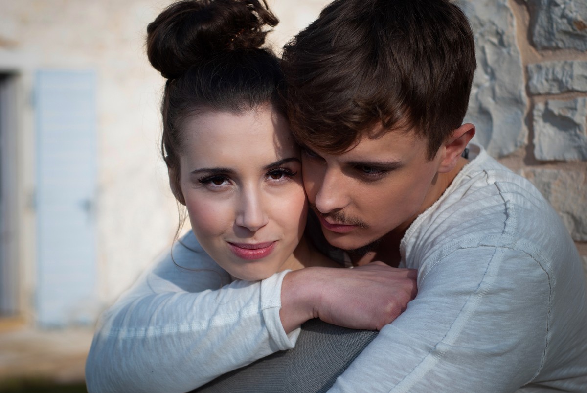 Ljubav između Marka Kutlića i Nele zabilježena u pjesmi “U zagrljaju spašeni”