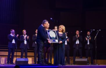 Glazbena diva Meri Cetinić primila Multi-platinum Award za 40 godina diskografskih dostignuća