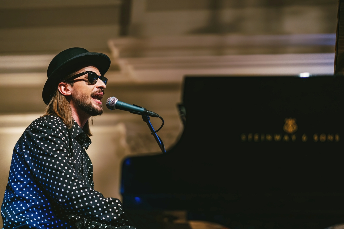 J.R. August uživo putem Facebook live session u četvrtak, 19. ožujka u 21 sat