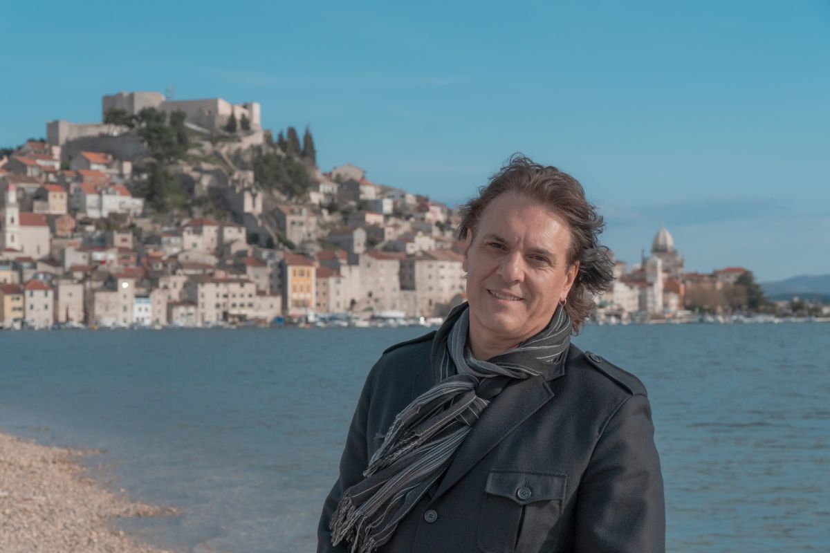 Alen Slavica novu pjesmu posvetio moru, a spot je snimao u prekrasnom Šibeniku