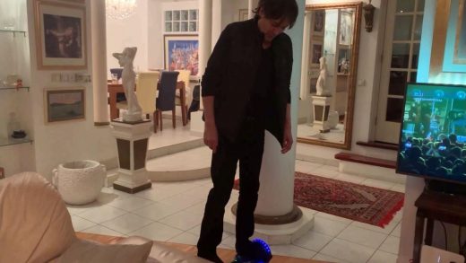 Dalibor Petko Show – Vlado Kalember se vozi na hoverboardu | #ostanidoma | – 26.4.2020.