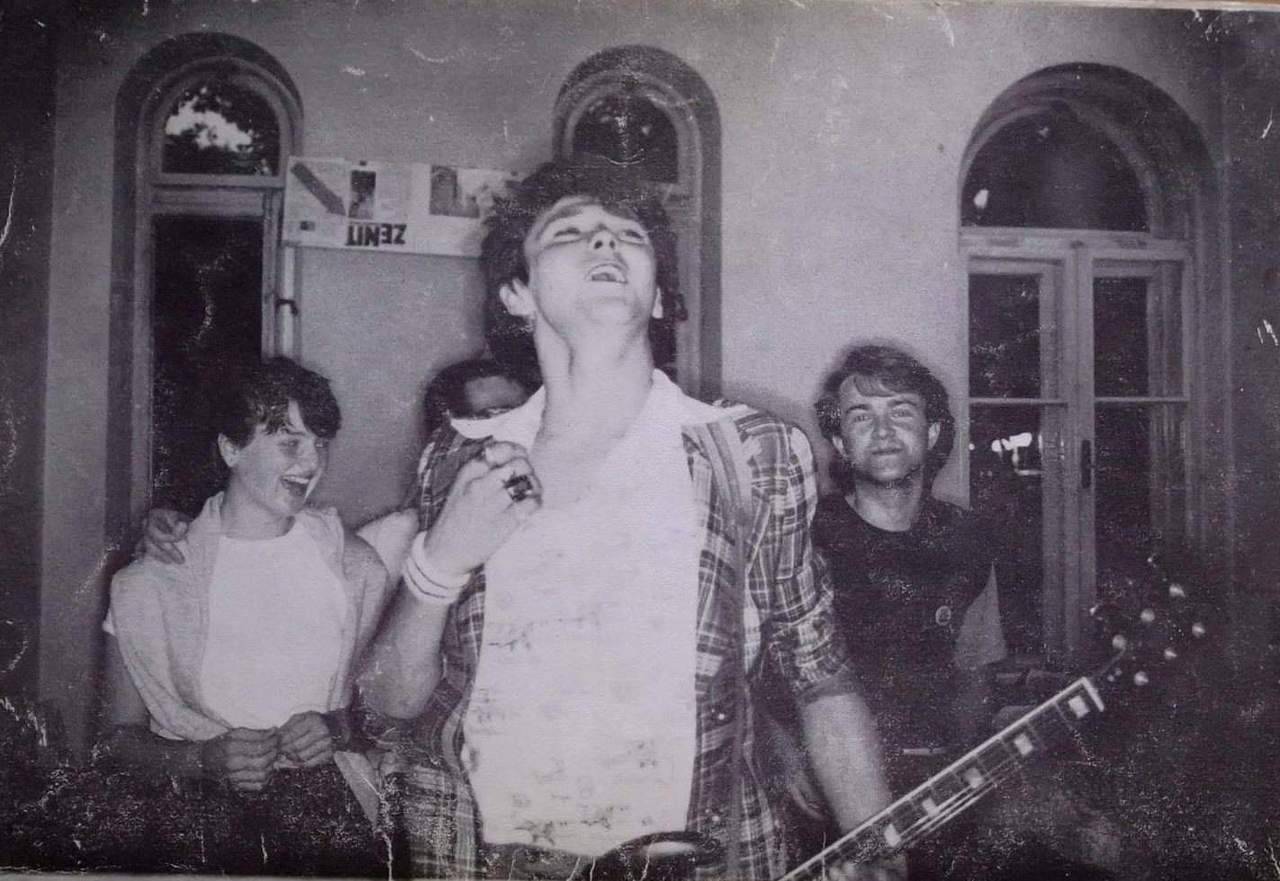 Na današnji dan 1986. godine održan je koncert „Pjesma za Crenu jabuku“