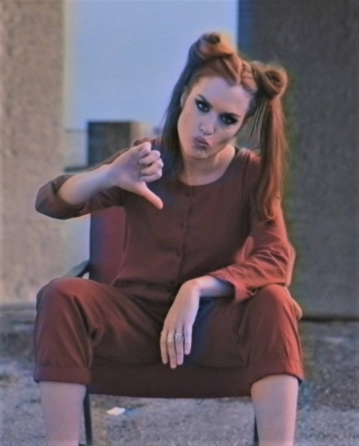 Mirna Škrgatić novim singlom i spotom dotiče se internetskih trolova i lažnog života na društvenim mrežama