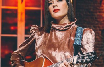 Mia spotom za pjesmu Božić bez tebe najavljuje specijalnu emisiju Božić s Mijom