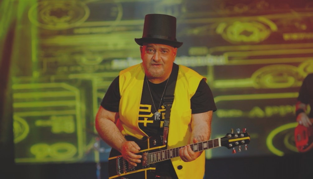 “Neobična”, novi singl Bože Bulatovića, dolazi u pravo vrijeme!