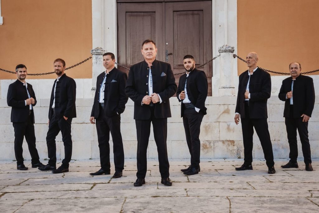 Klapa Puntamika na vodičku pozornicu dolazi sa svojom “Škuribandom”