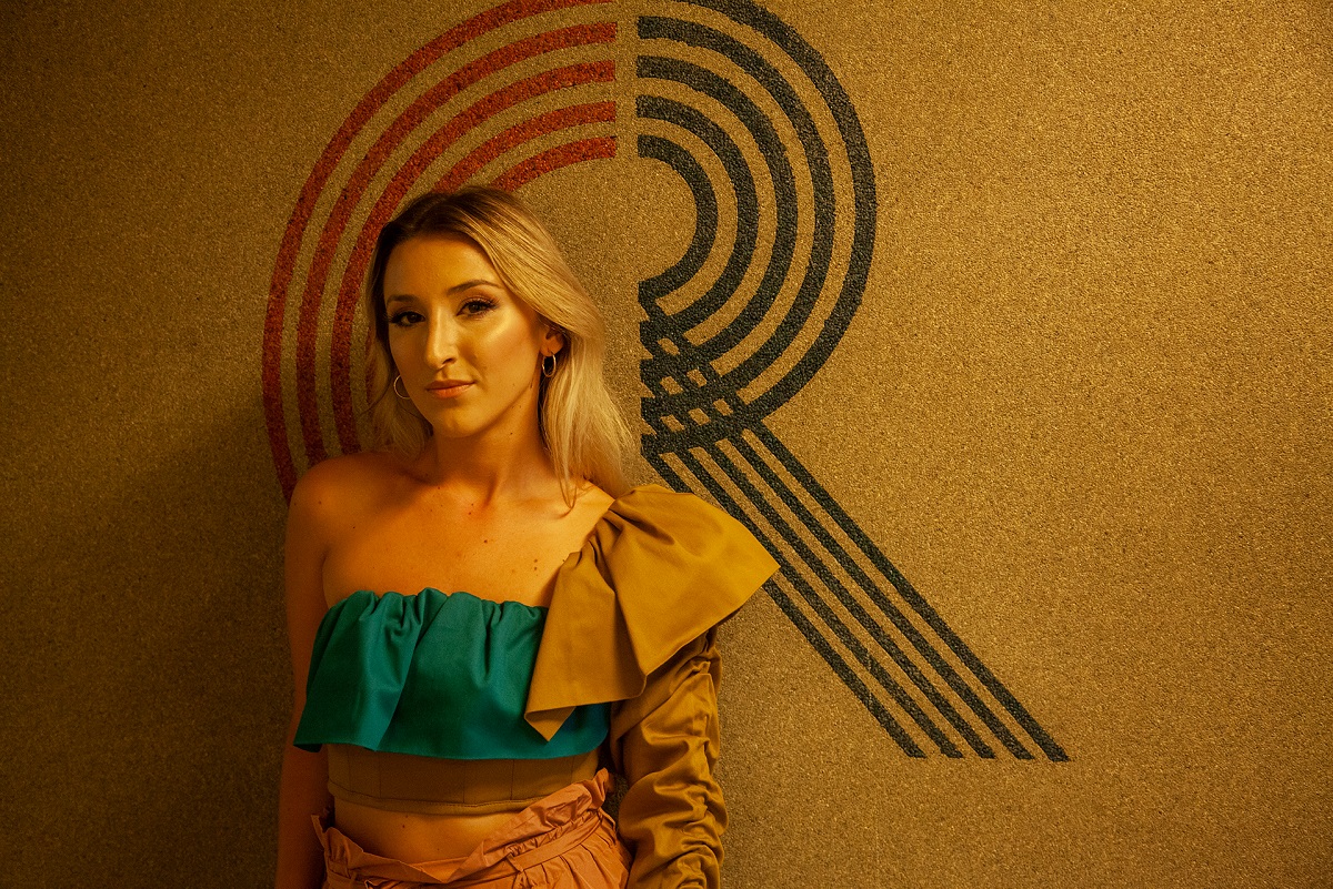 Ema Jusić potpisala ekskluzivni ugovor s diskografskom kućom Croatia Records