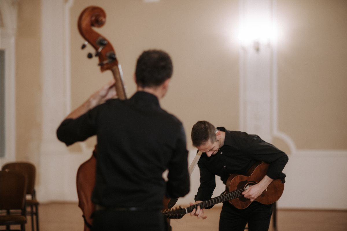 Hojsak & Novosel objavili novi singl “Grličica grkovala”