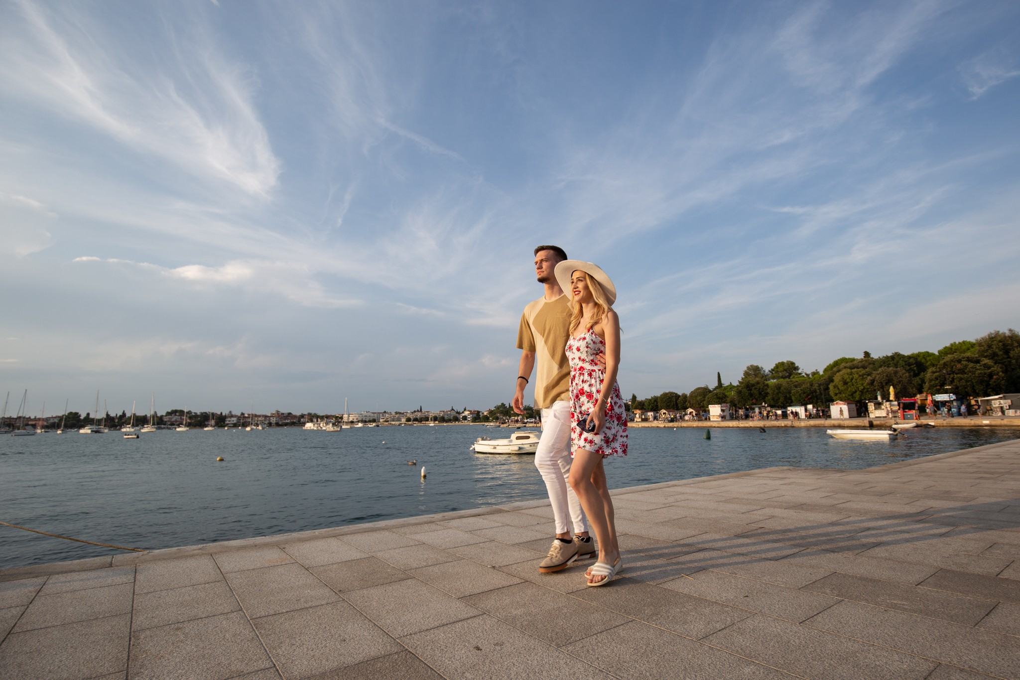 Maligani imaju dobar recept za vrhunac ljeta, a u novom hitu glavnu riječ imaju bećari i mornari