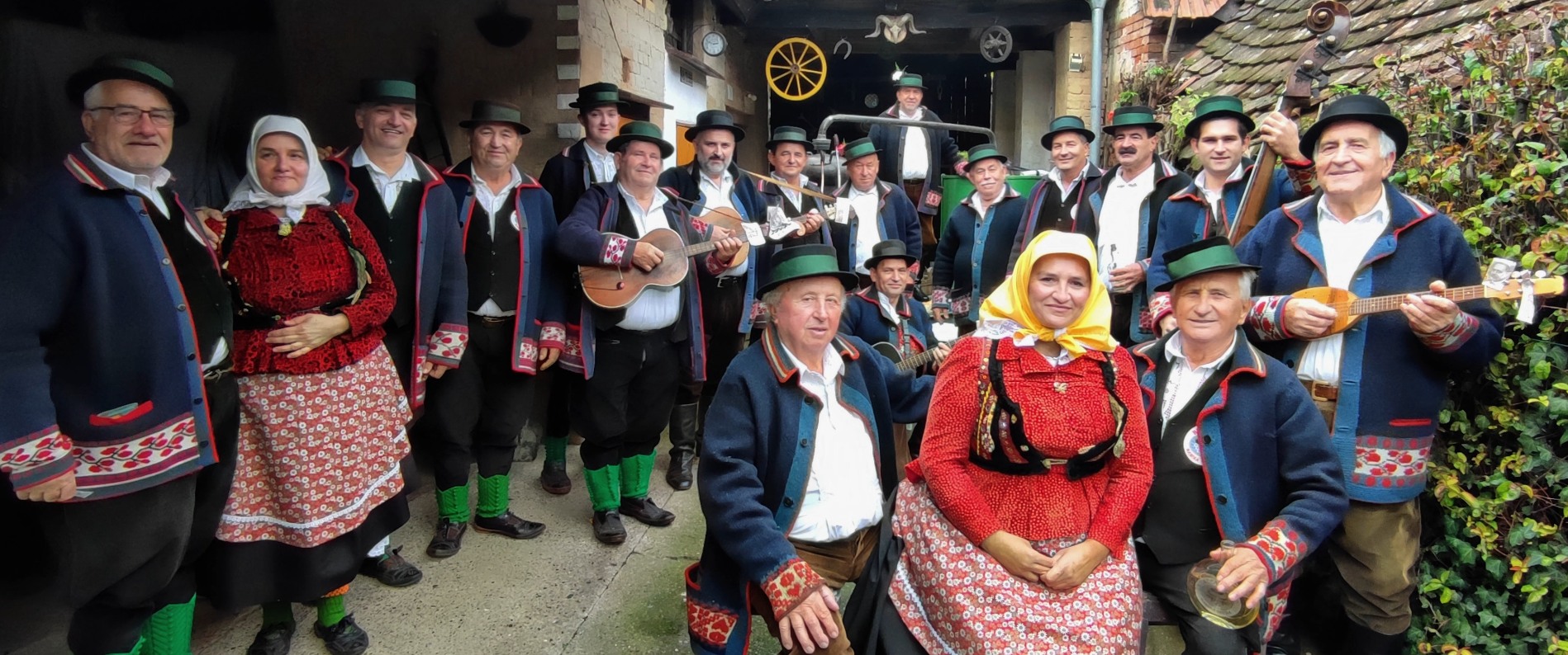 Bogatstvo slavonske tradicije u pjesmi i spotu “Kapa” u izvedbi Stipe i Ilije te Rockoko Orchestra