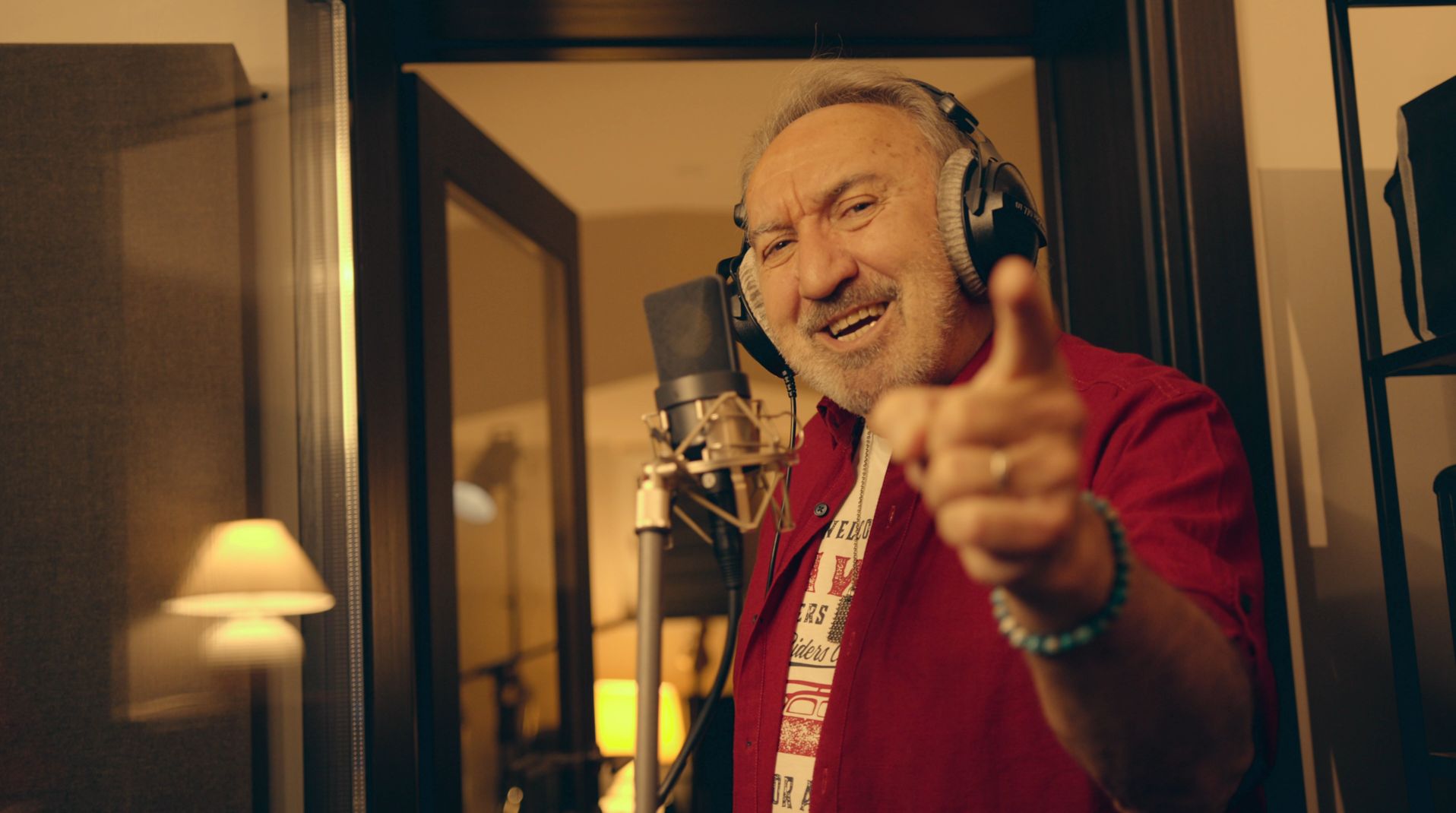 Vladimir Kočiš Zec objavio spot za pjesmu “Tako je to kada se voli”