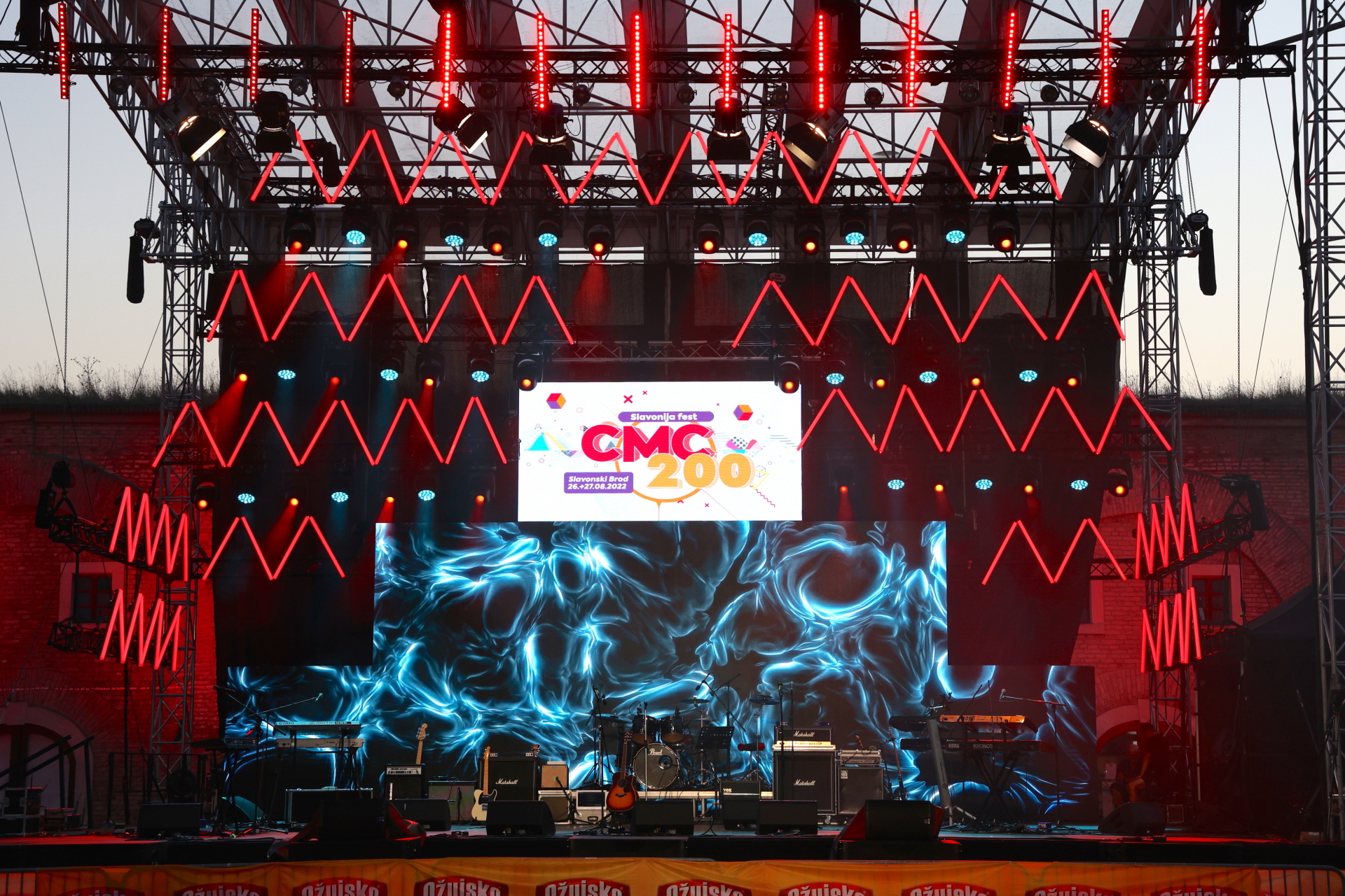 CMC 200 Party u Tvrđavi Brod oduševio slavonsku publiku