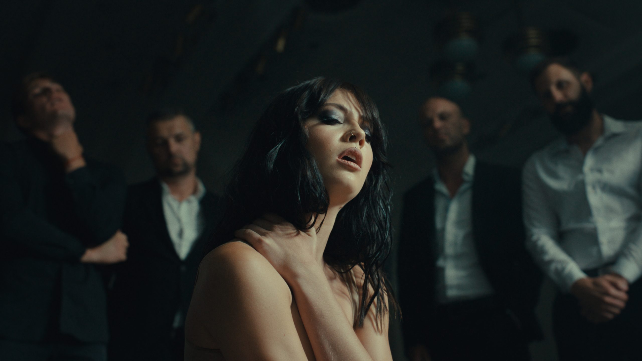 Mia Negovetić kakvu do sada niste vidjeli predstavlja pjesmu i spot “Mijenjam se”