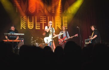 Električni orgazam u Tvornici kulture slavi 40 godina albuma “Les Chansones Populaires”