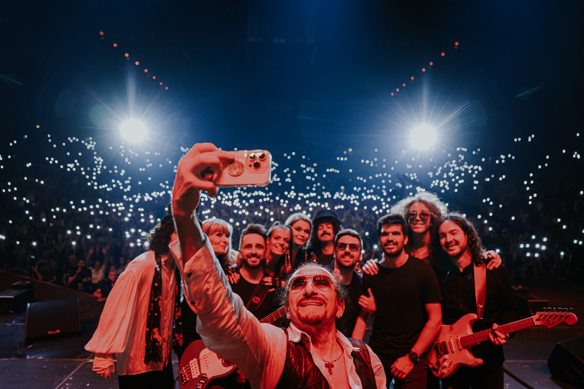 Fenomenalan koncert Željka Bebeka u Areni Zagreb – gotovo tri sata s brojnom publikom slavio je pola stoljeća glazbene karijere