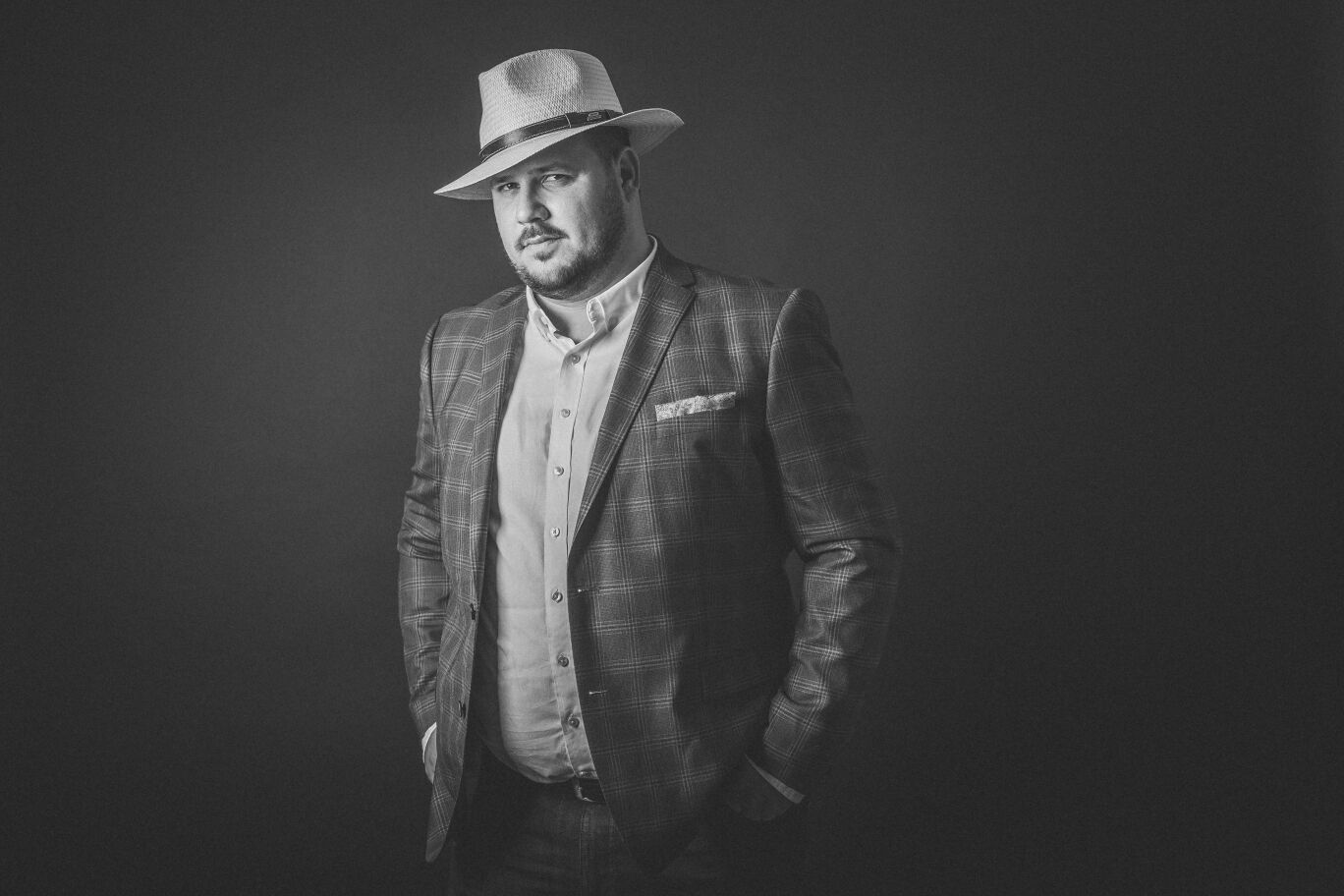 “Lipa moja kći” pjesma puna emocije ističe snažan vokal Mate Grgata “Lipa moja kći” pjesma puna emocije ističe snažan vokal Mate Grgata