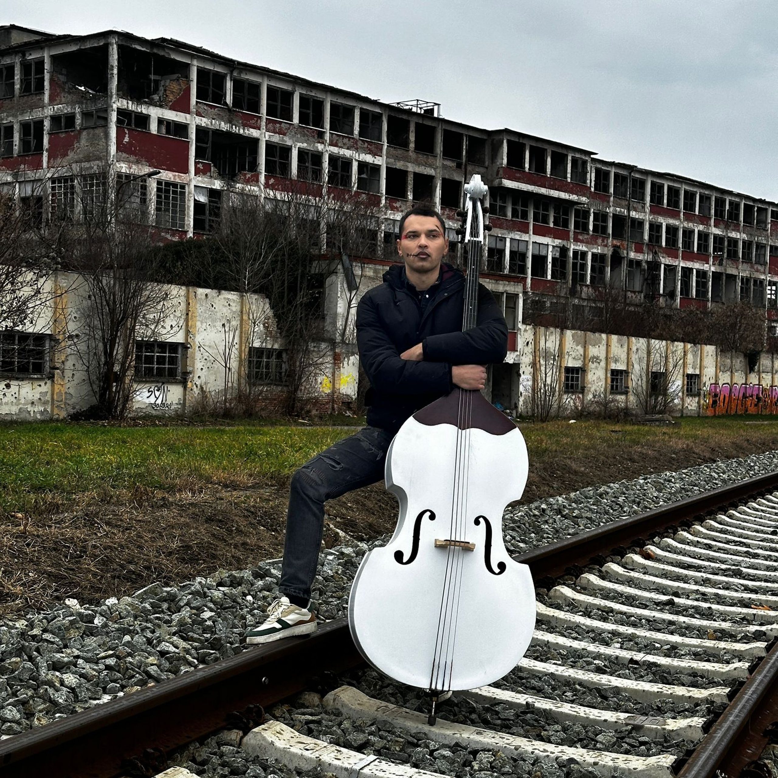 Marko Lazanin singlom “Nit’ oro Nit’ todora guro” spaja tradiciju s modernom zvukom