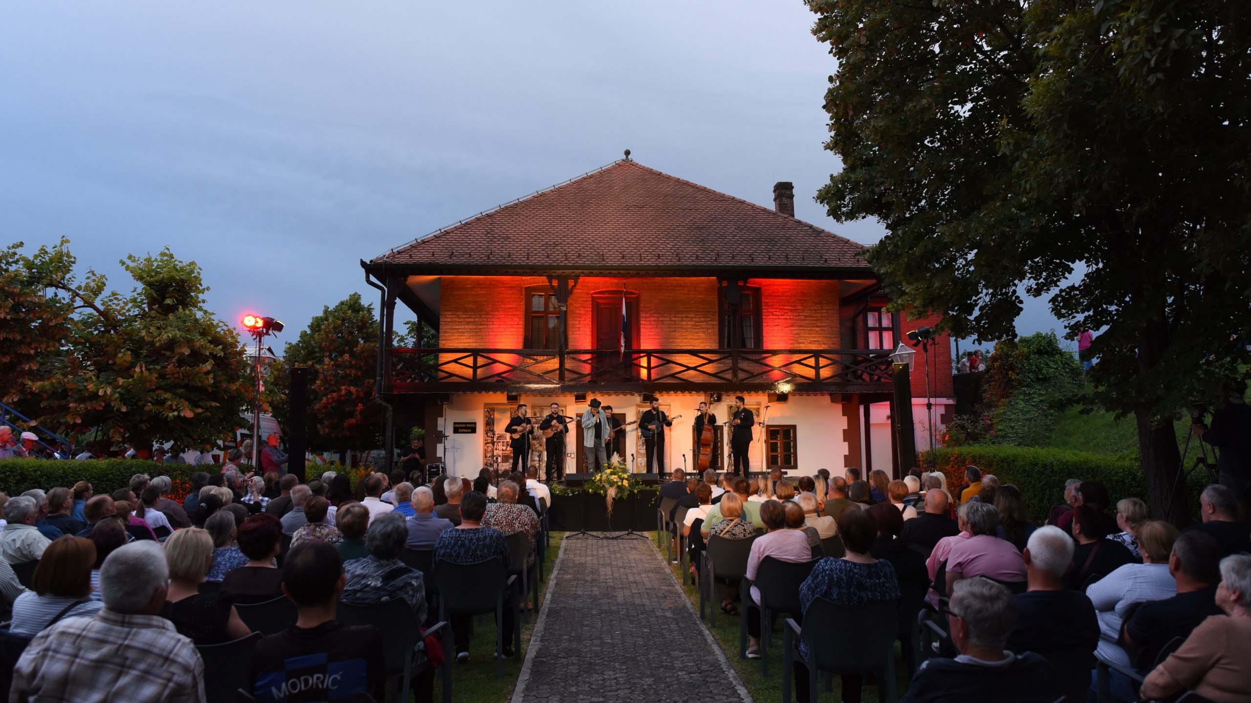 Održan je 19. festival tamburaške glazbe “Šokačke pisme” u Županji