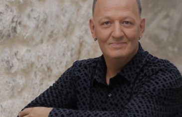 Ivica Šeperić predstavlja novu pjesmu “Dotaknimo more”