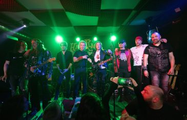 Divlje jagode predstavile novi album, reizdanja i oduševile publiku među kojima je bila najveća obožavateljica Divljih jagoda