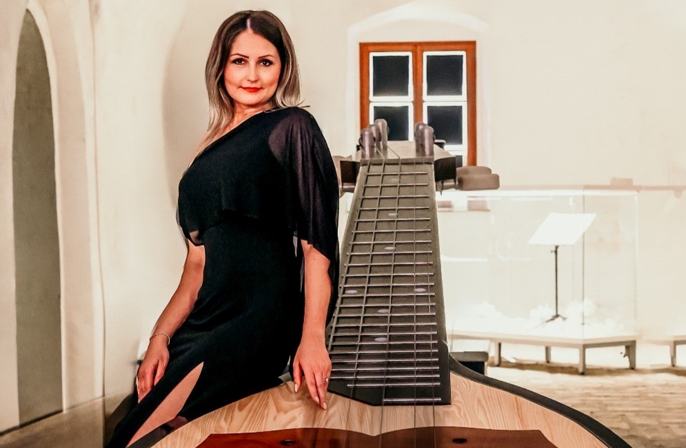 Emotivna balada Anamarije Žonke o izgubljenoj ljubavi i čežnji u pjesmi “Sve bih dala da si sa mnom ti”