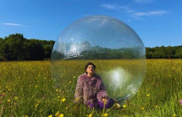 GLAZBENO – KAZALIŠNI SPEKTAKL MAJE POSAVEC U ZKM-u  „Leaving a Lover” – konceptualni glazbeni projekt svestrane umjetnice nastao pod umjetničkim imenom POMA