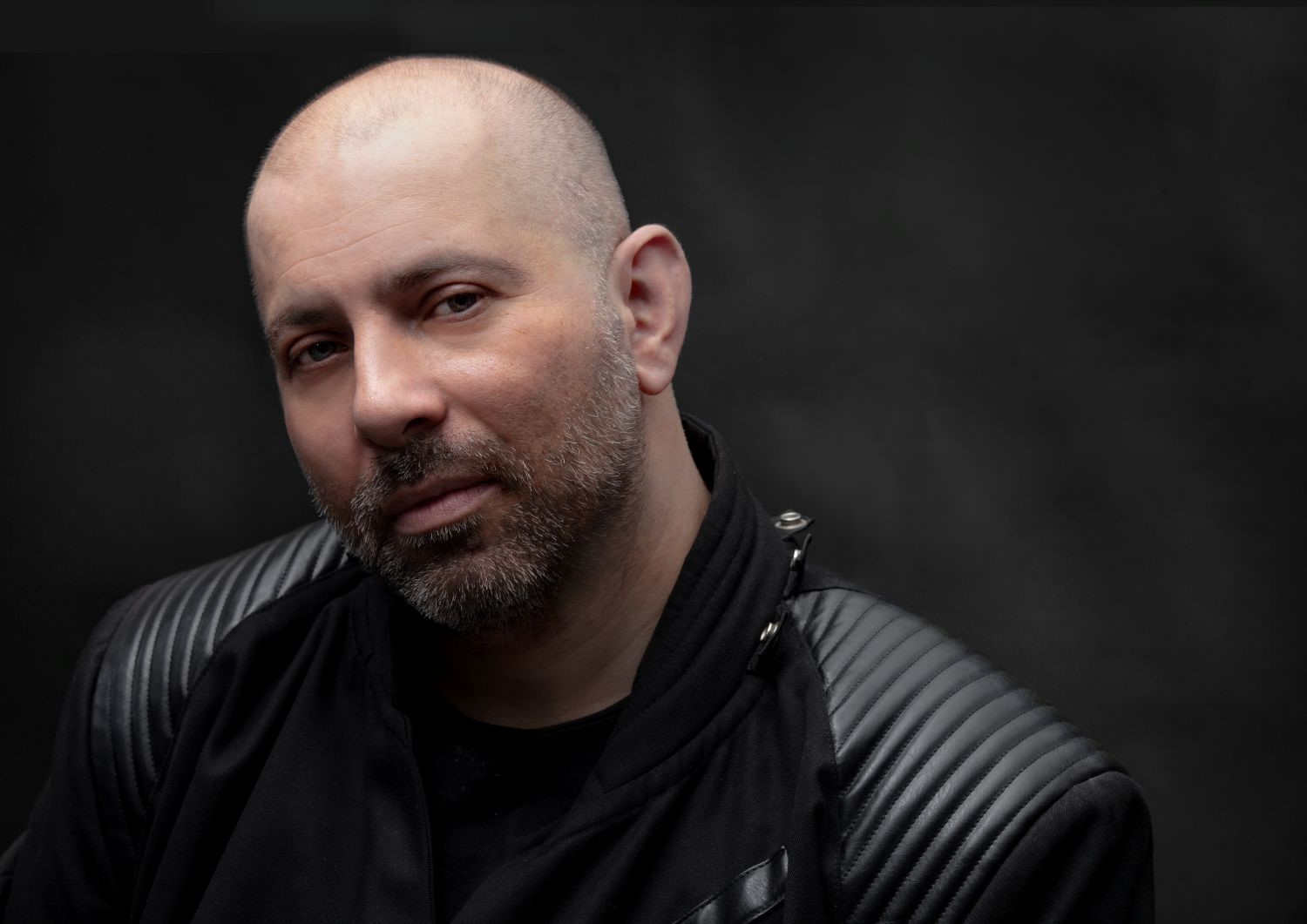 Kiki Rahimovski oduševio pratitelje piano verzijom pjesme Tko nas to razdvaja