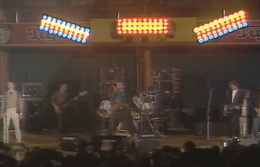 Singl Haustor – Mijenjam se (Biennale 1981.) najavljuje zagrebačku premijeru filma Treći svijet i trostruko ekskluzivno LP izdanje