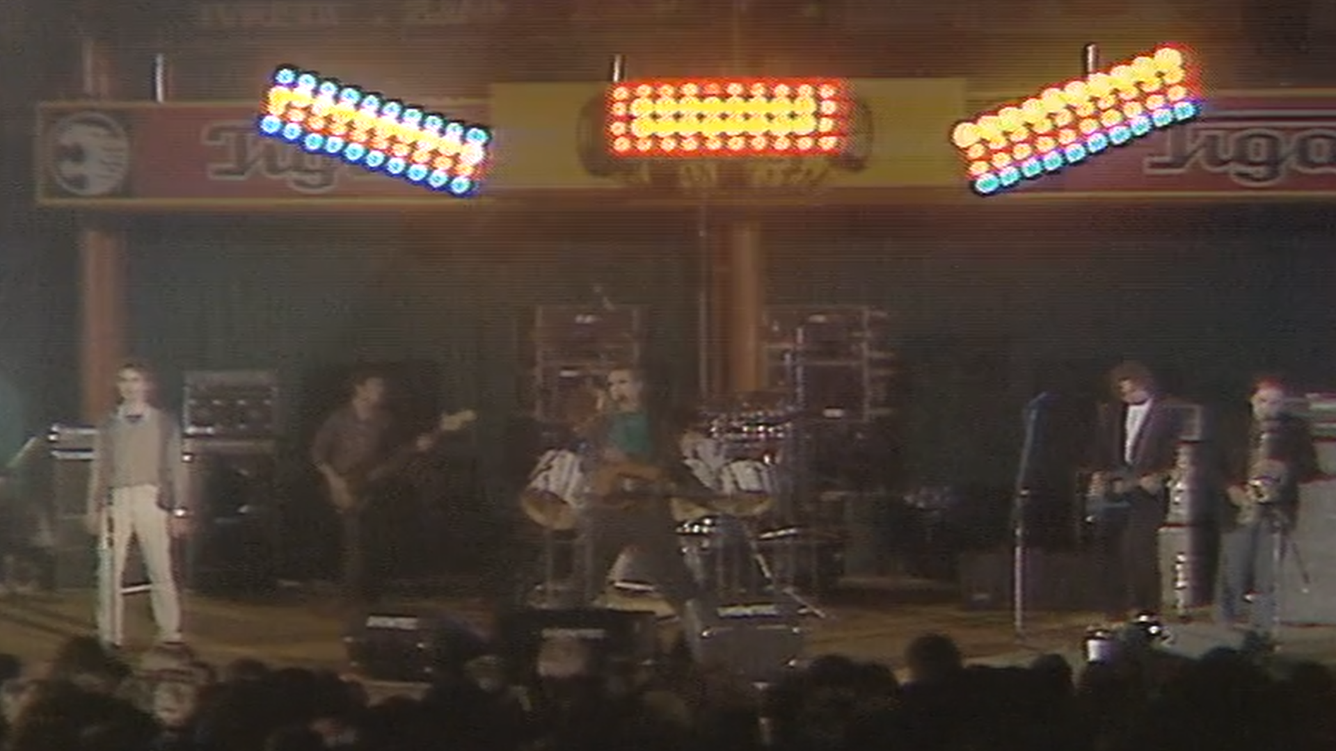 Singl Haustor – Mijenjam se (Biennale 1981.) najavljuje zagrebačku premijeru filma Treći svijet i trostruko ekskluzivno LP izdanje