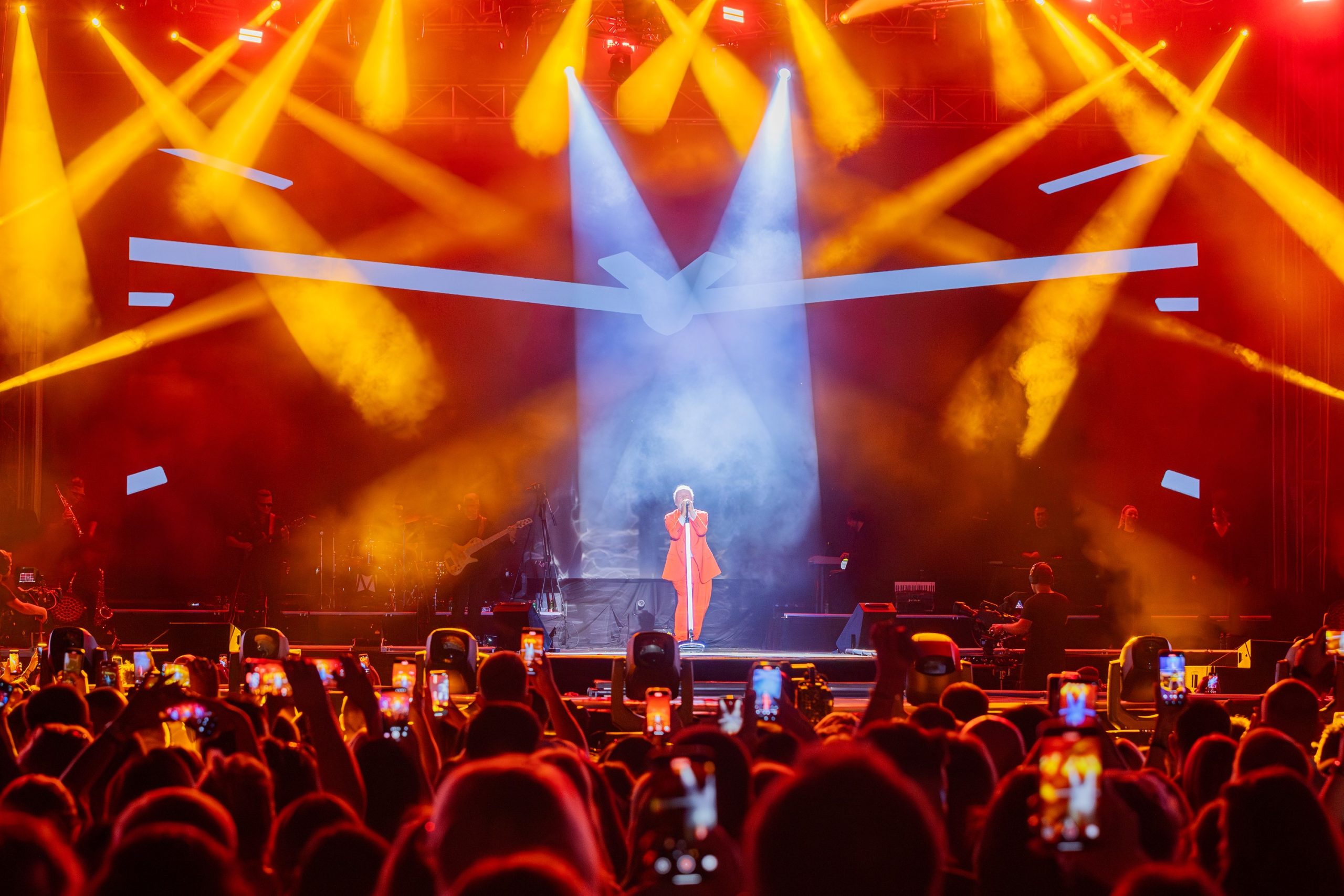 Sarajevski čarobnjak Dino Merlin osvojio Slavonski Brod – koncert koji se pretvorio u nezaboravno iskustvo Sarajevski čarobnjak Dino Merlin osvojio Slavonski Brod – koncert koji se pretvorio u nezaboravno iskustvo