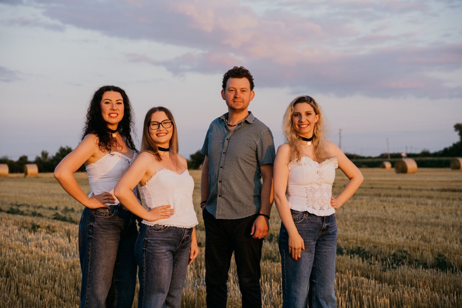 Tamburaški sastav Pet tambura i tri sestre Molnar udružili snage u pjesmi Tri sestrice