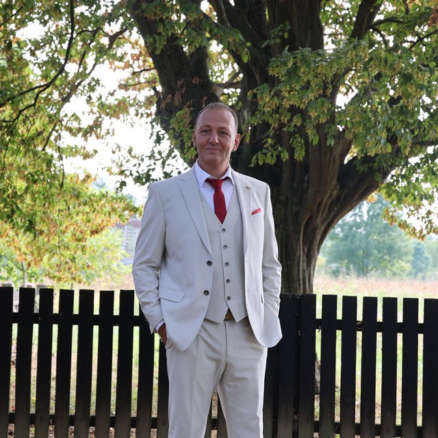 Ivica Šeperić predstavio videospot za novu pjesmu Ti znaš da sam lola Ivica Šeperić predstavio videospot za novu pjesmu Ti znaš da sam lola