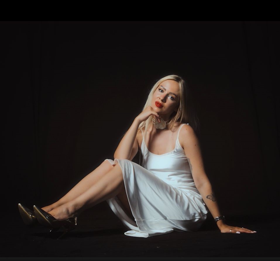 Spojem emocije i modernog popa, Mina predstavlja singl Zločesta