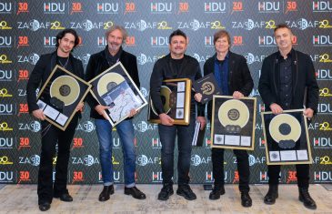 Uručeno priznanje Nova ploča Parnom Valjku, Josipi Lisac i Tončiju Huljiću