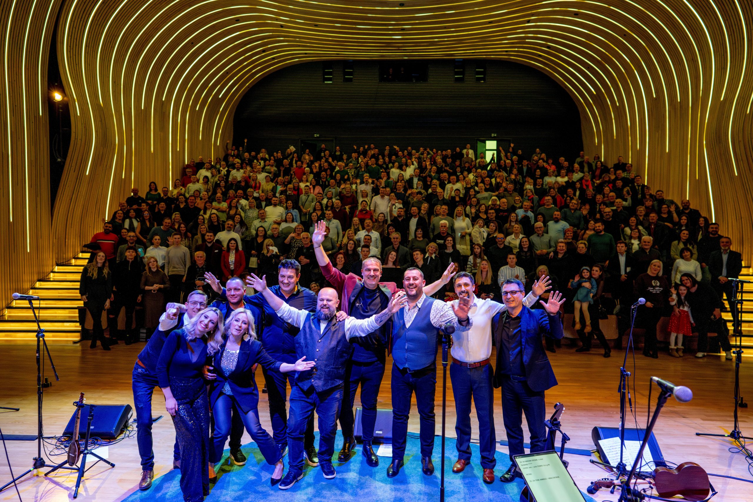 Džentlmeni proslavili 25 godina velikim koncertom u Osijeku Džentlmeni proslavili 25 godina velikim koncertom u Osijeku