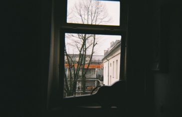 Seed Holden predstavlja pjesmu Jill On The Windowsill