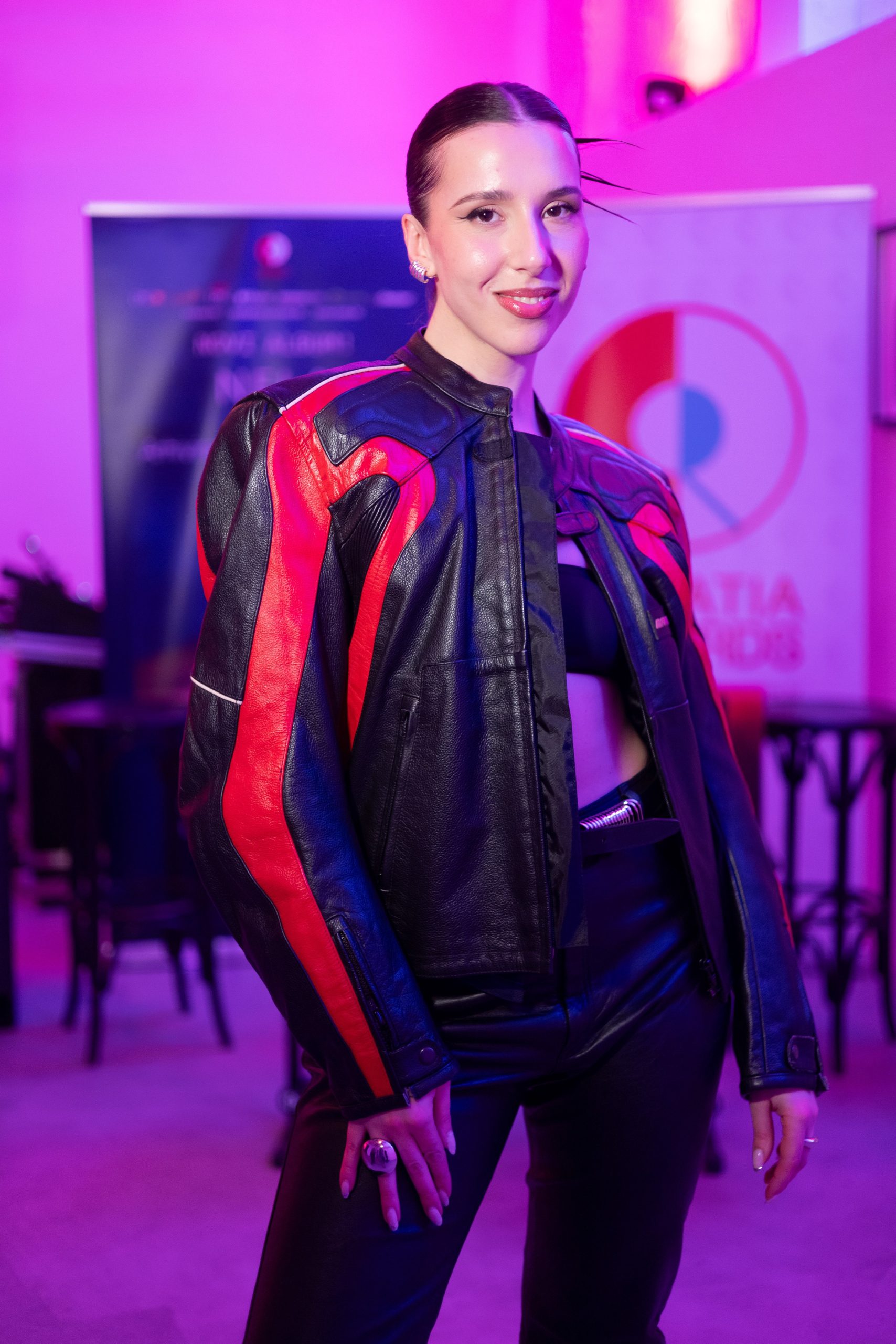 Nela predstavila fantastično vinilno izdanje albuma Arhivirano pred punim auditorijem studija Klet Nela predstavila fantastično vinilno izdanje albuma Arhivirano pred punim auditorijem studija Klet