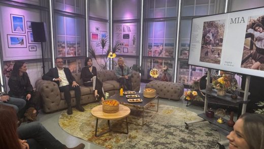 Mia Dimšić s glazbenim urednicima i novinarima eksluzivno preslušala novi album Negdje u ravnici