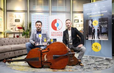 “Svjetski, a naši” – Hojsak & Novosel obilježili 10 godina albuma Bow vs. Plectrum i najavili koncert u Tvornici kulture