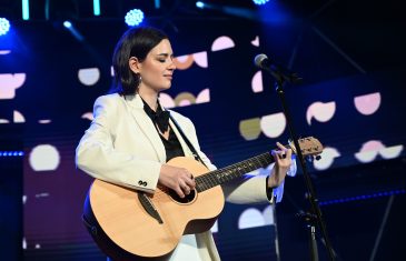 Mia Dimšić na pozornicu CMC Festivala Vodice donosi dašak Slavonije s pjesmom Negdje u ravnici