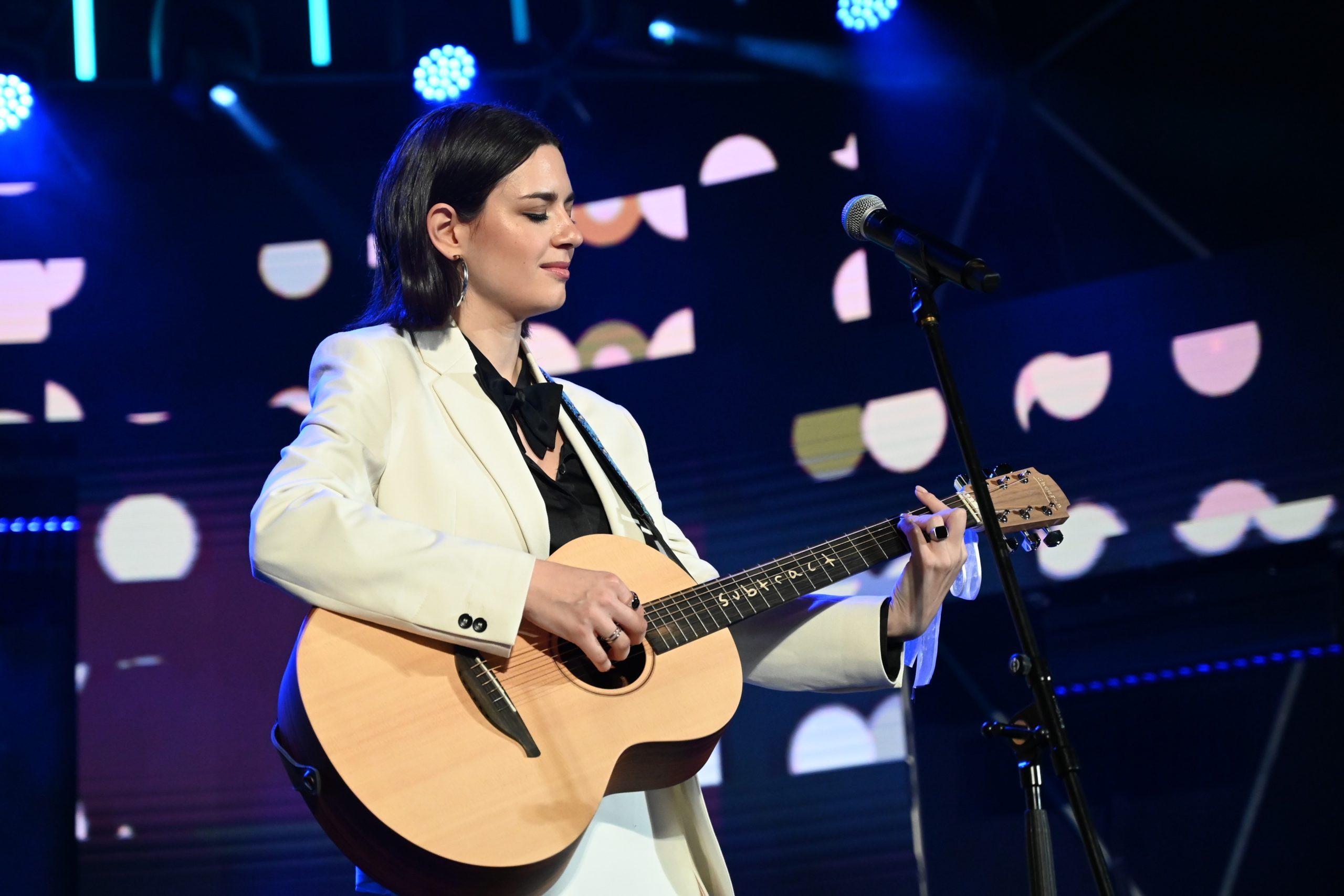 Mia Dimšić na pozornicu CMC Festivala Vodice donosi dašak Slavonije s pjesmom Negdje u ravnici