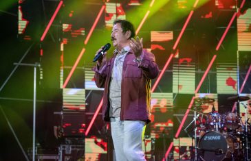 Elio Pisak s pjesmom Ostani tu nastupa na CMC Festivalu Vodice 2026.